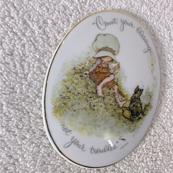 Vintage Holly Hobbie Ceramic Count Your Blessings Oval Trinket Wall Decor - Picture 7 of 8
